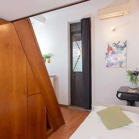 Soft Colors Exclusive Apartment - Navigli District - M2-2